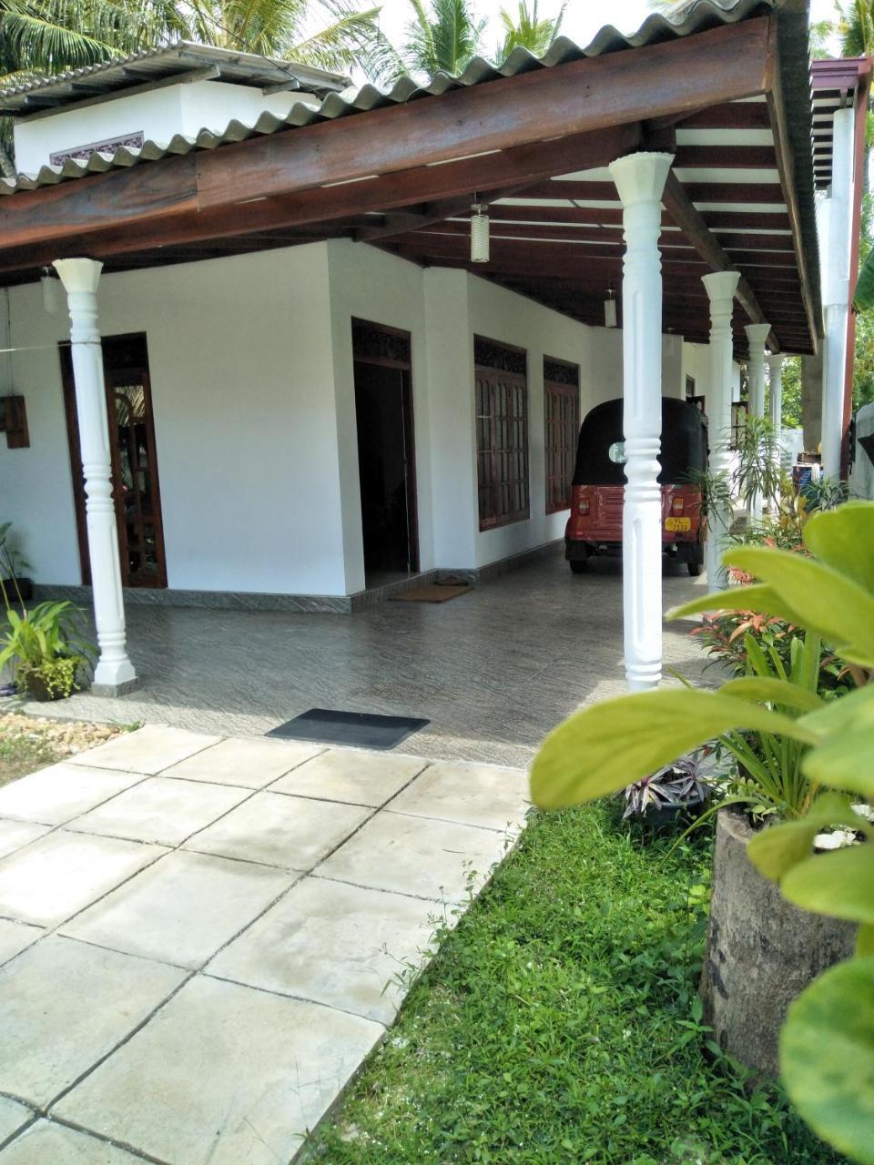 Southern Beach Surf Lodge Ahangama Dış mekan fotoğraf